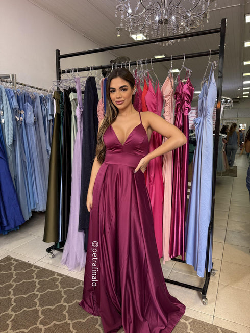 VESTIDO ALCINHA COM DECOTE FENDA LISO